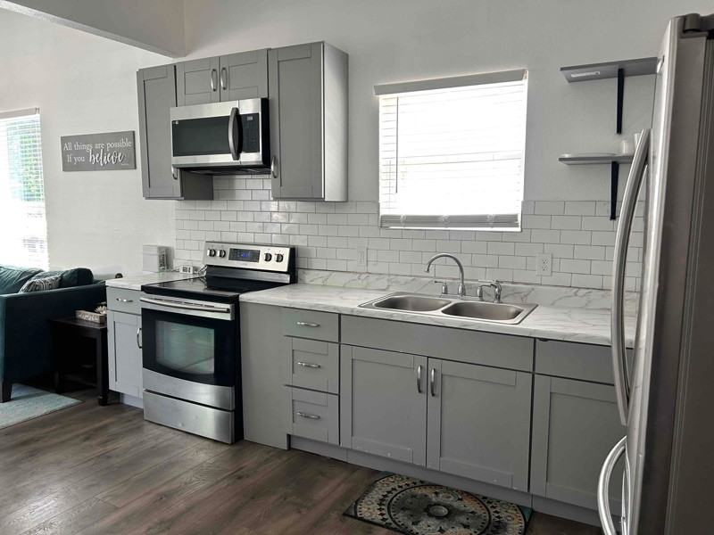 206 East Brenham Street - Photo 4 of 9