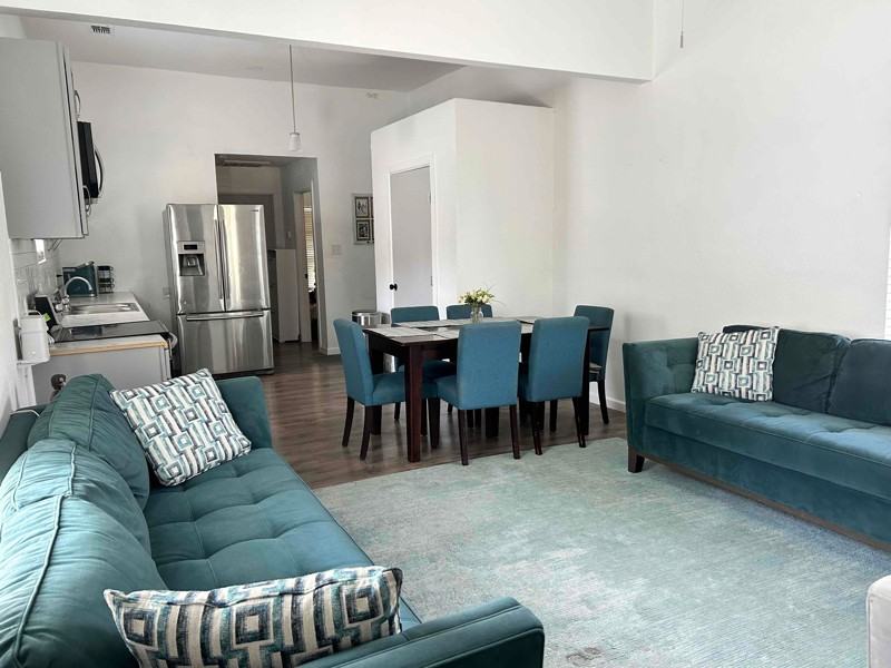 206 East Brenham Street - Photo 6 of 9