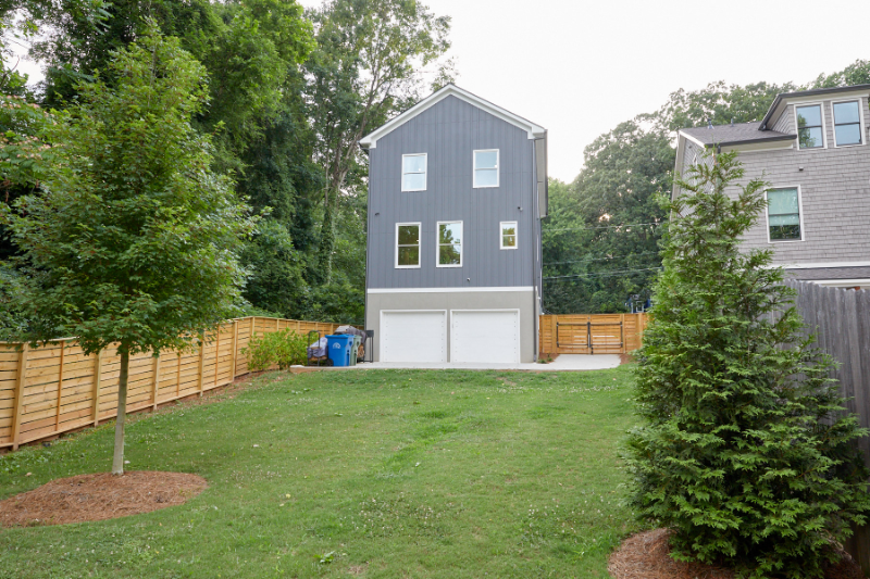 1763 Wenlock Ave Nw - Photo 3 of 23