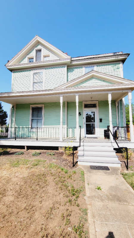 1003 Rivermont Ave - Photo 2 of 35