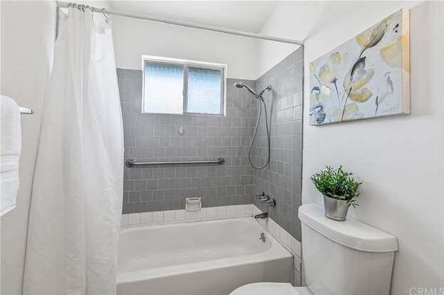 6932 Vanguard Ave - Photo 3 of 20