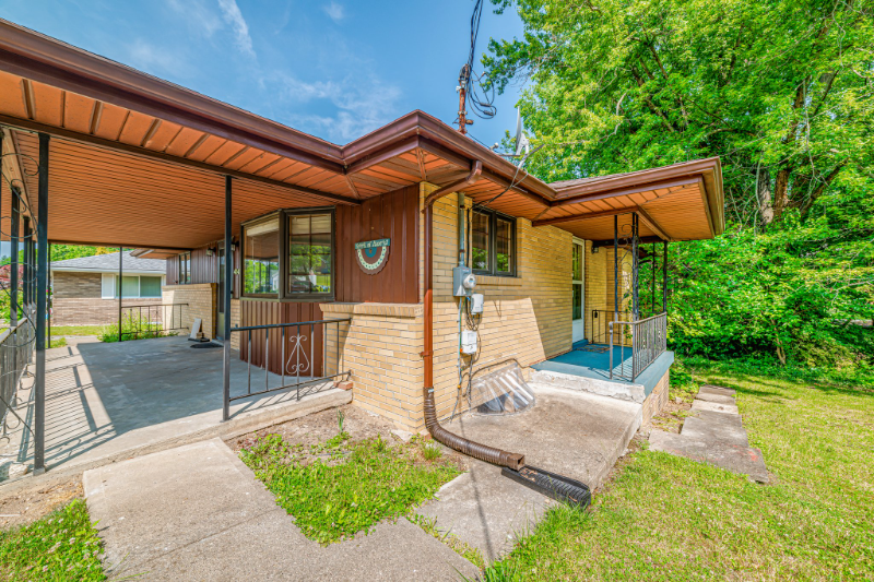 414 Sells Ln - Photo 3 of 31