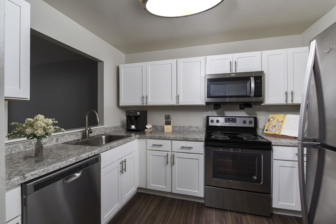 Iron Ridge and Stonegate Apartments - Photo 5 of 40