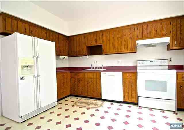 145 Lafayette Ave - Photo 3 of 11