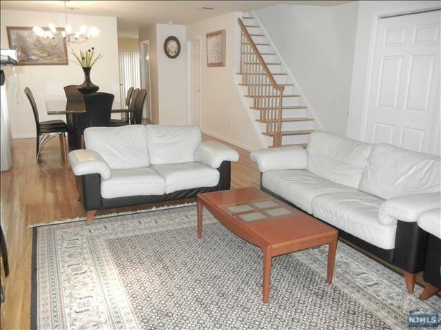 441 7th St - Photo 2 of 9