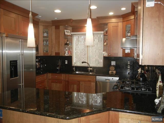 441 7th St - Photo 3 of 9
