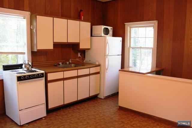 343 Stonetown Rd - Photo 2 of 7