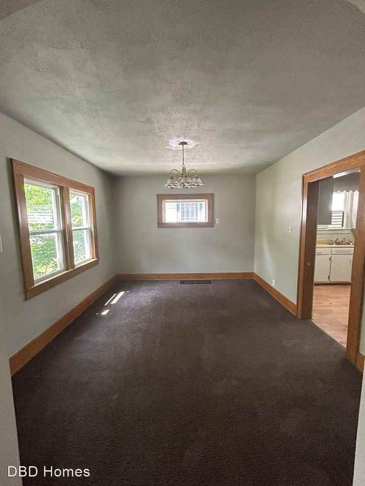 330 330 W Rudisill - Photo 3 of 9