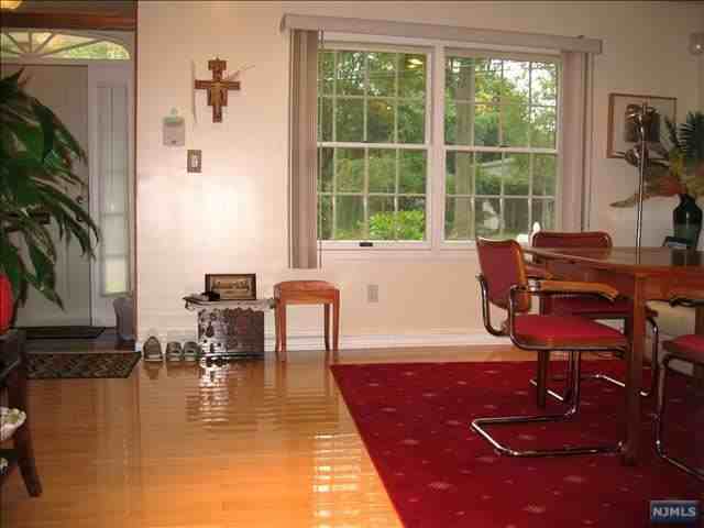 23 Laurel Rd - Photo 3 of 15