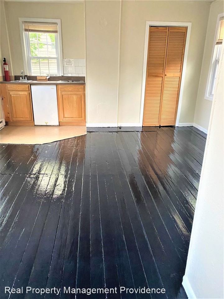 334 Wickenden Street - Photo 3 of 6