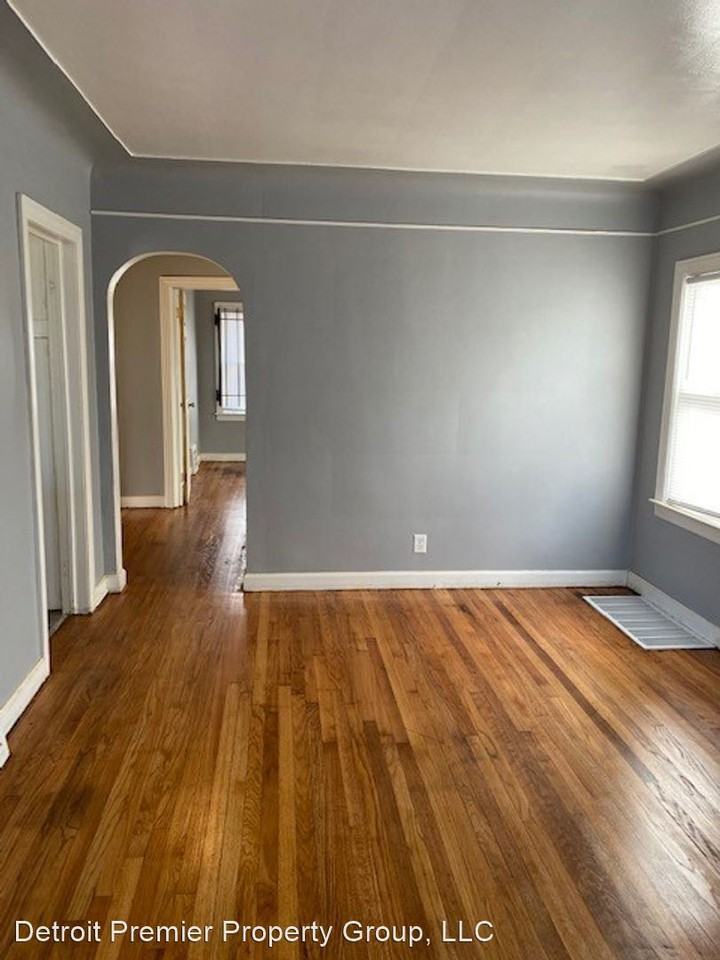 19479 Helen St - Photo 2 of 19