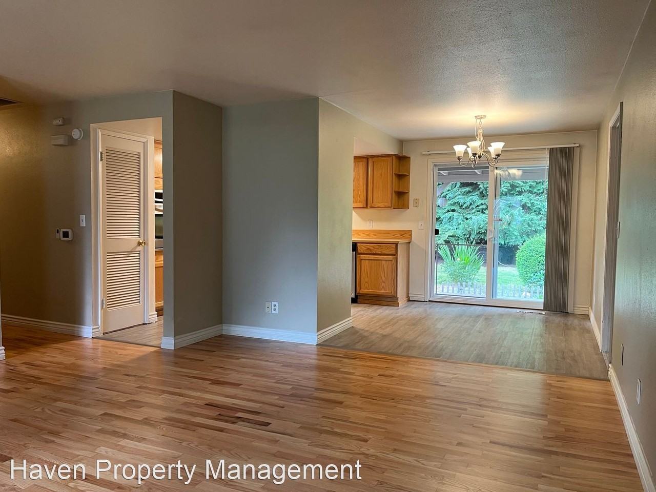 1725 Hemlock Dr Se - Photo 2 of 10