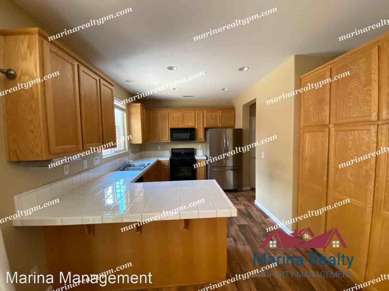 1212 Halsey St - Photo 3 of 37