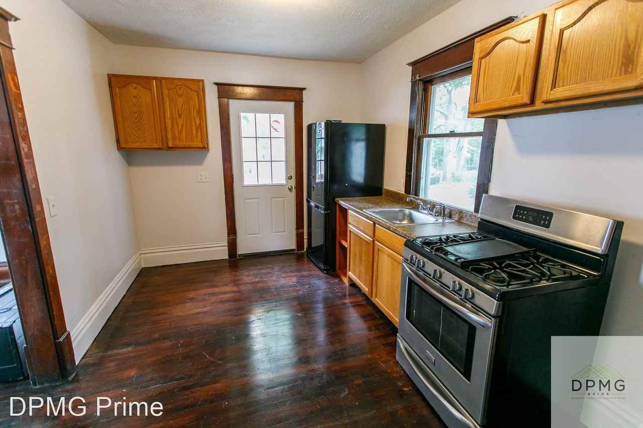 113 Lathrop St - Photo 2 of 19