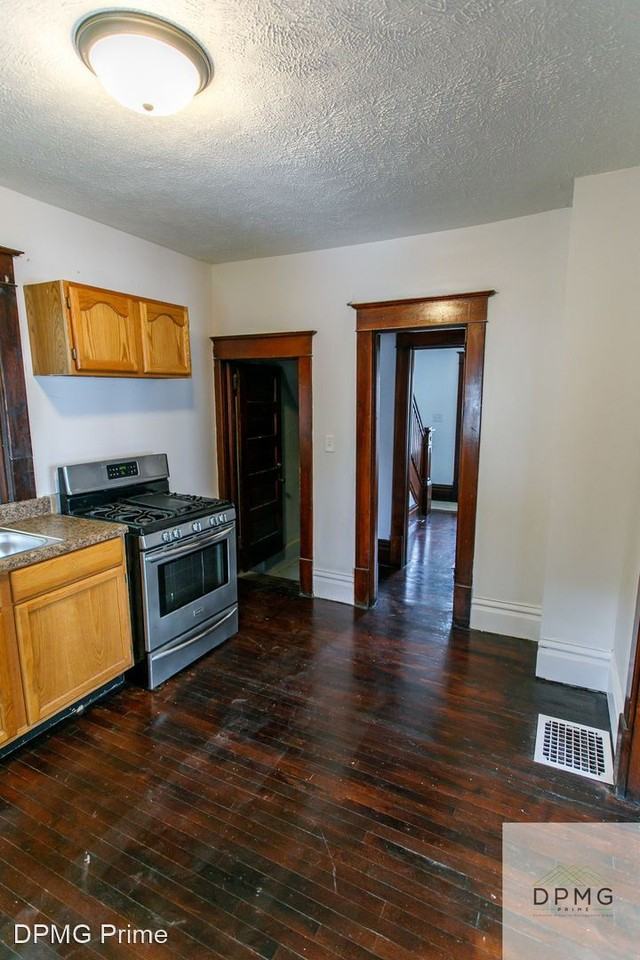 113 Lathrop St - Photo 3 of 19