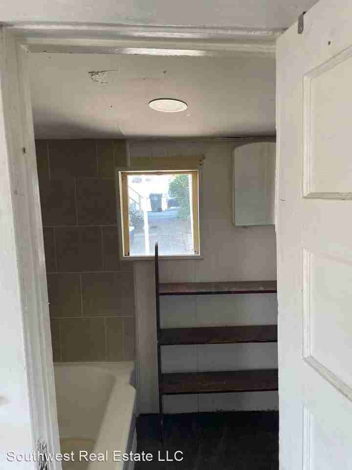 207 Meade St - Photo 2 of 4