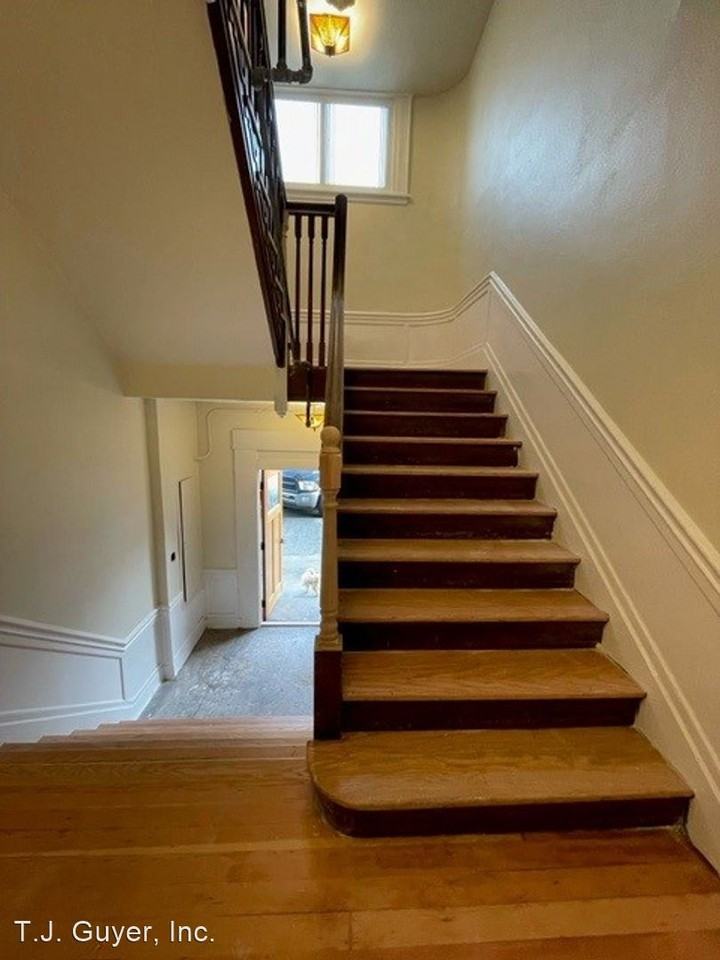 455 N Market Blvd - Photo 3 of 17