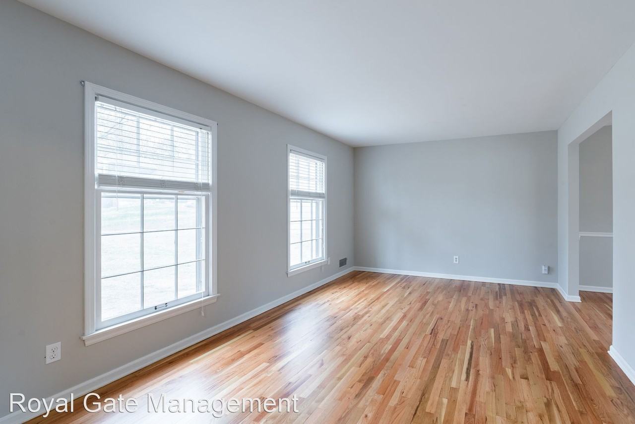 10717 W 98th St - Photo 3 of 37