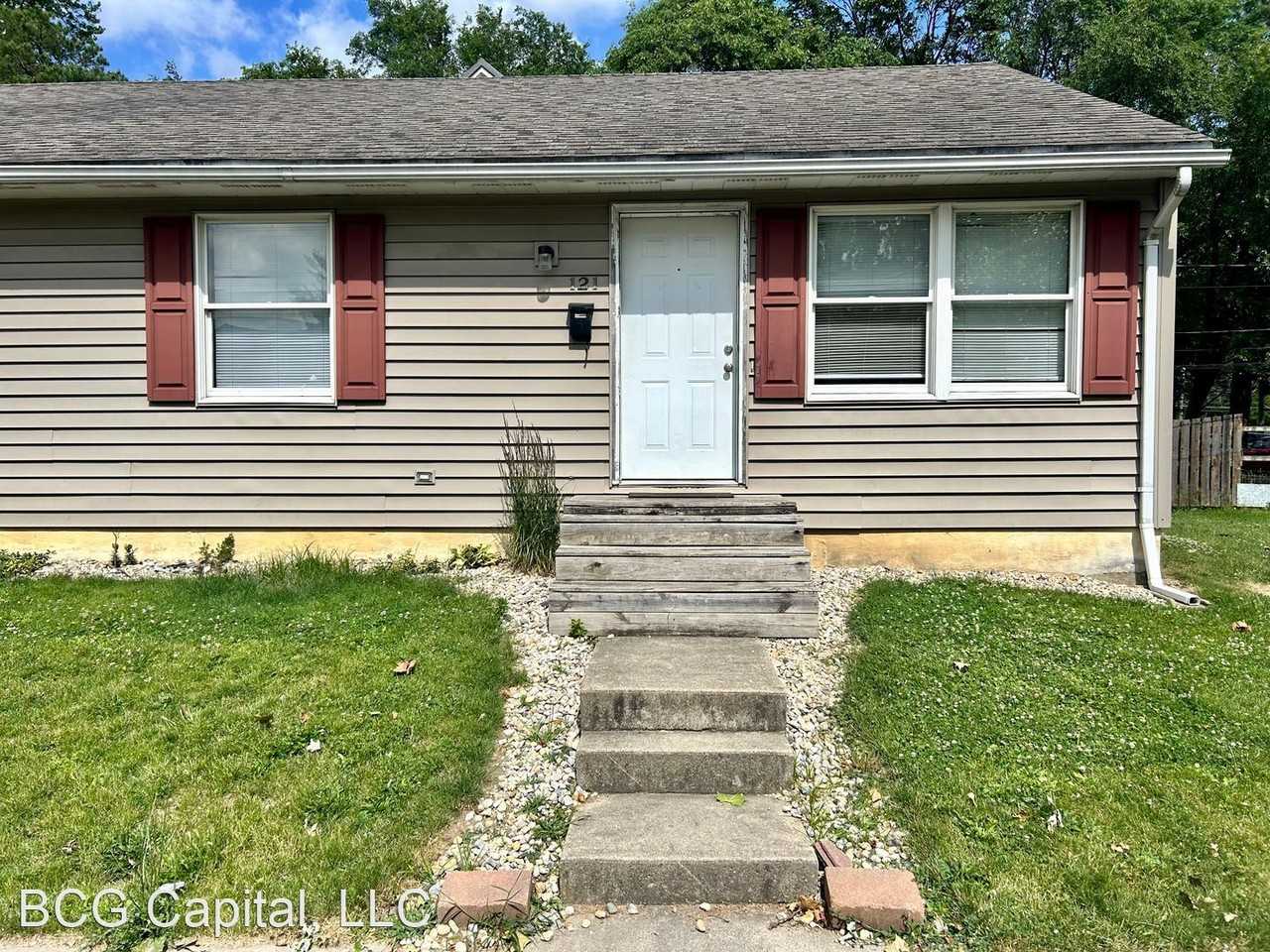121/125 N Oak - Photo 2 of 7