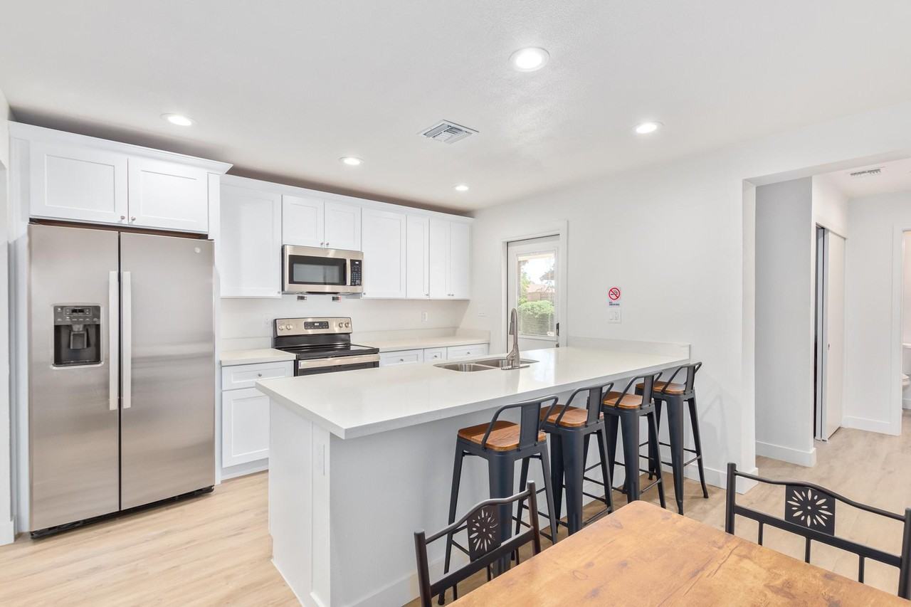 W Desert Cove Ave - Photo 3 of 12