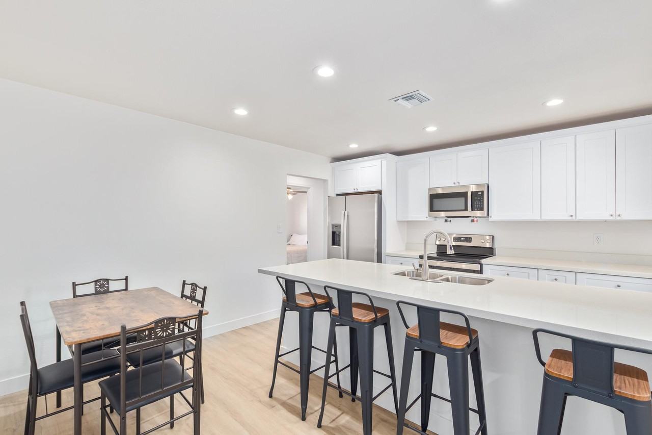 W Desert Cove Ave - Photo 7 of 12