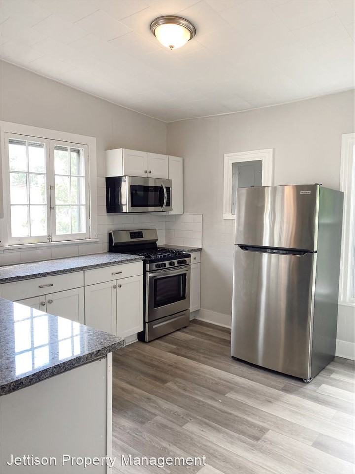 369-371 Gregory St - Photo 3 of 13