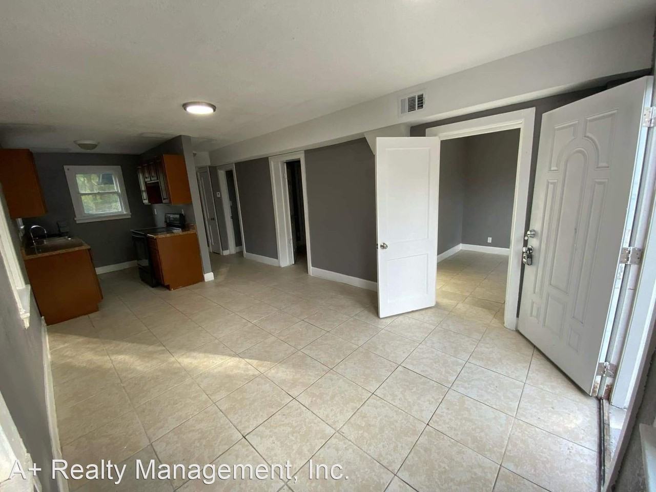 1528 W 22 St - Photo 2 of 4