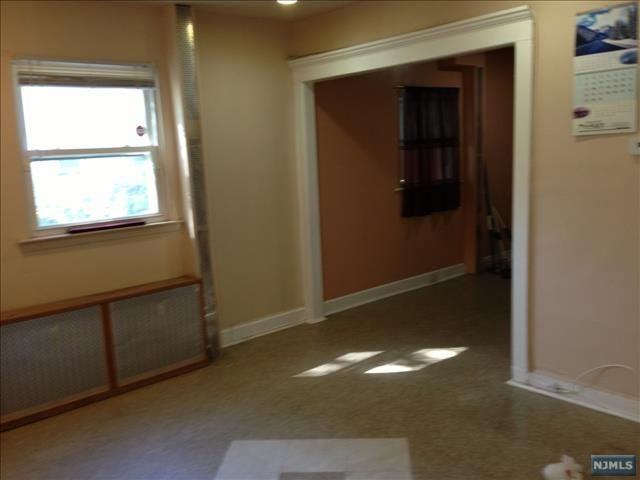 146 Spring St - Photo 3 of 7