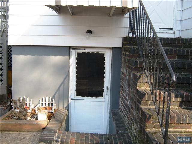 433 Chestnut St - Photo 2 of 6