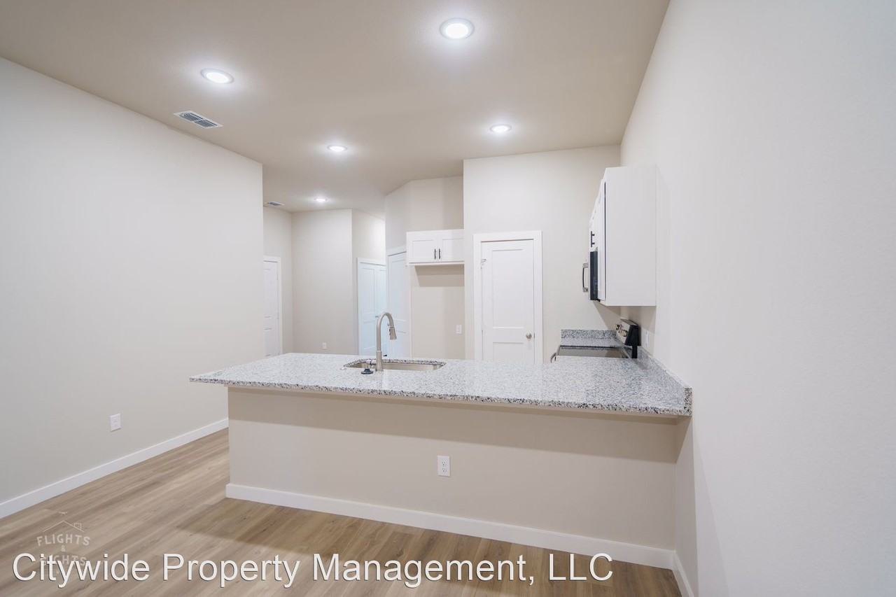 6135 Princess Ln - Photo 3 of 25