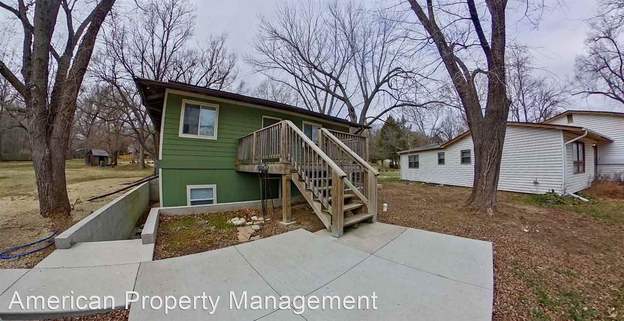 2111 Ivy Dr - Photo 2 of 13