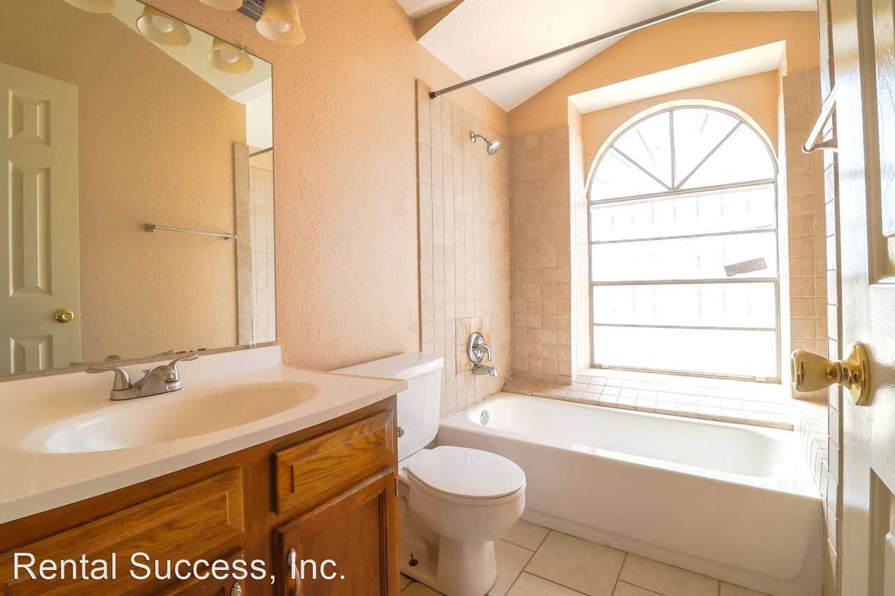 813 Amiens Ln - Photo 3 of 17