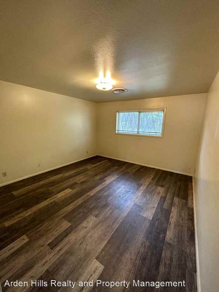 Latham Bluebell  Bluebell Duplex - Photo 2 of 8