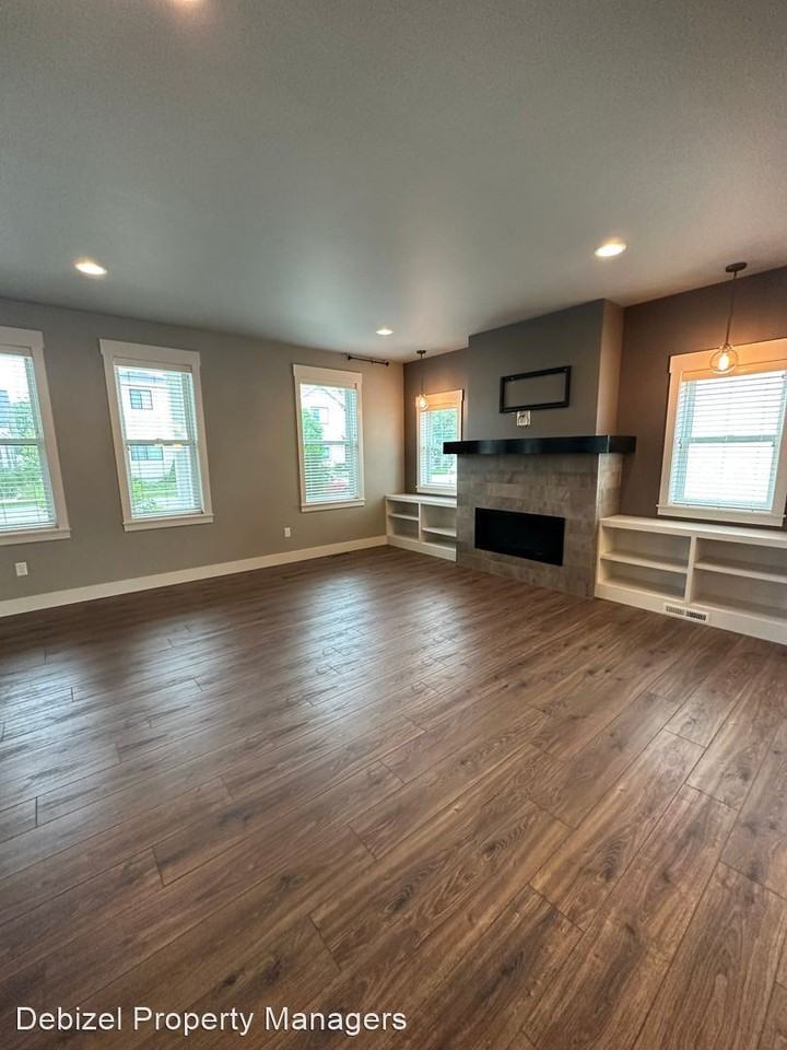 1716 Lone Pine Dr - Photo 2 of 27