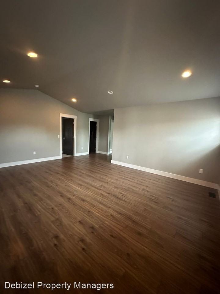 1716 Lone Pine Dr - Photo 3 of 27