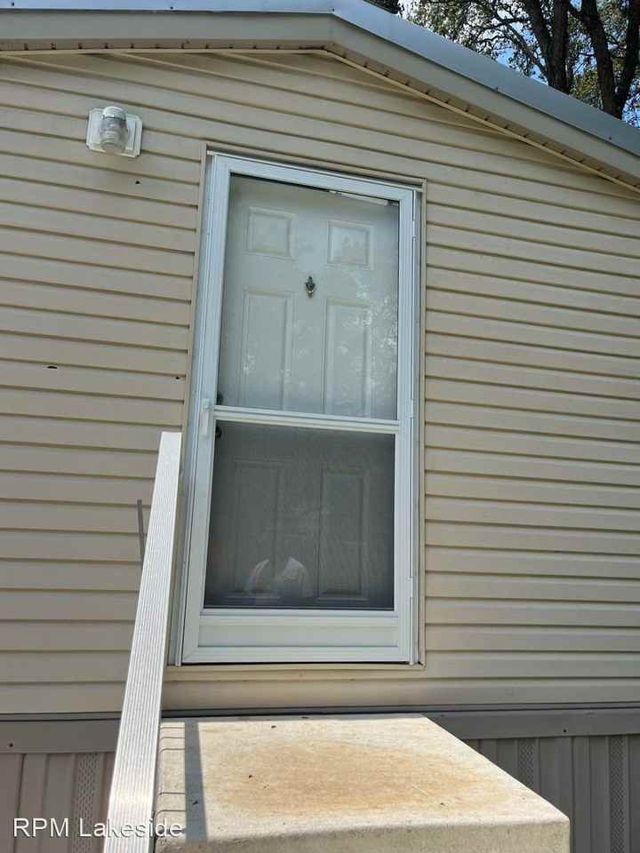 565 Sunrise Blvd - Photo 2 of 16