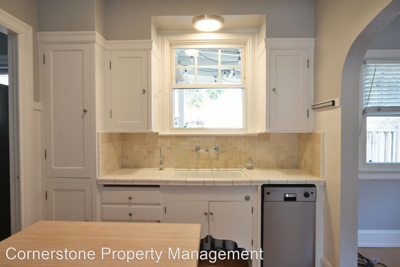 272 Rhodes Ct - Photo 3 of 27