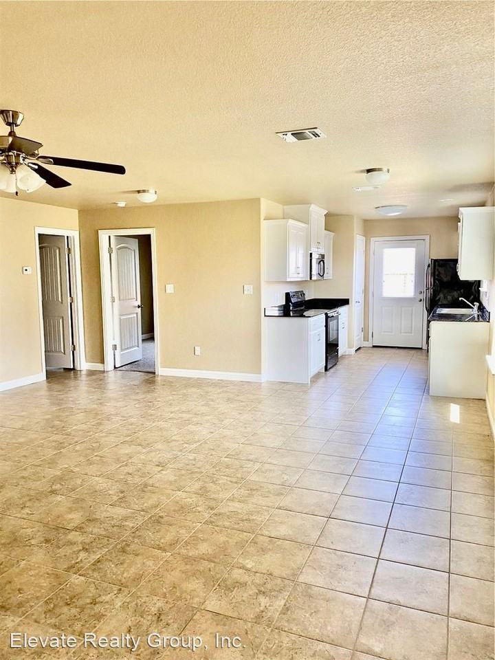 904 Dart Ct 906 Dart Ct - Photo 2 of 16