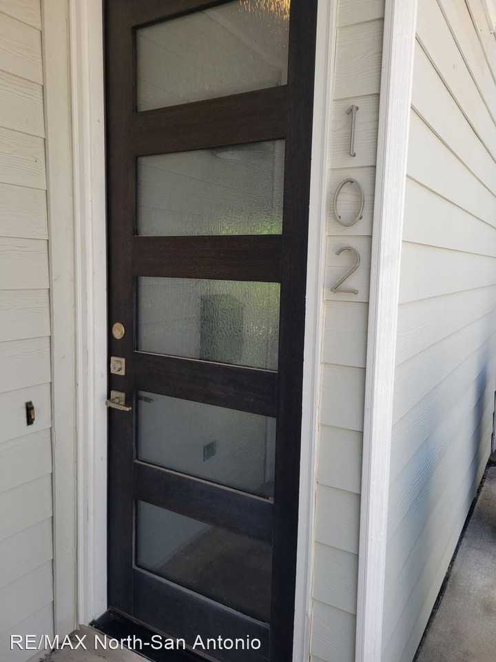 211 Claremont Ave #102 - Photo 3 of 18