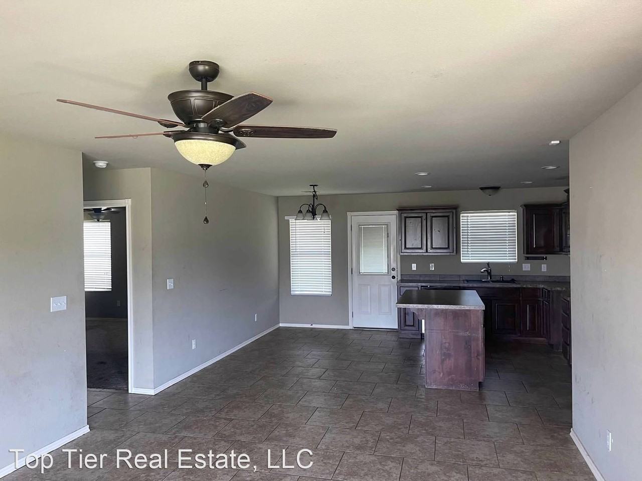 2504 Hunters Ct - Photo 2 of 14