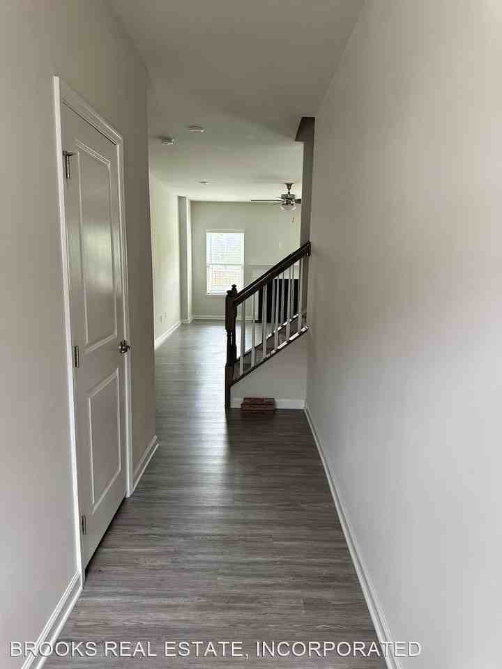 3439 Foxglove Dr - Photo 2 of 10