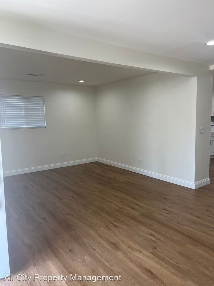 22413 Neptune Ave - Photo 3 of 17