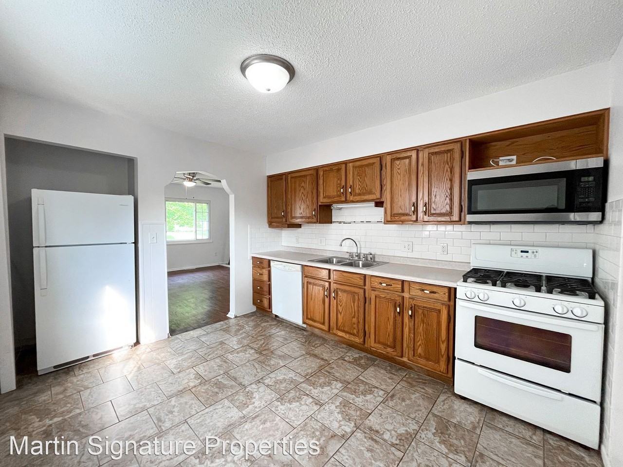 1106 Hugo St - Photo 2 of 10