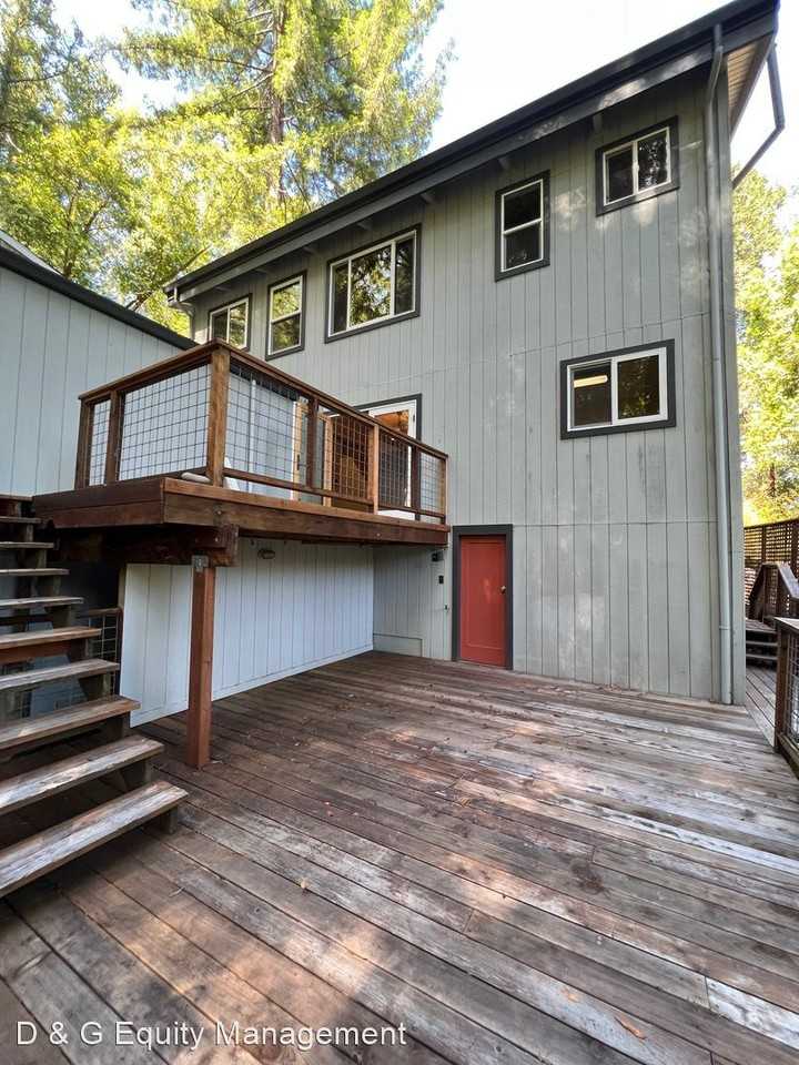 11001 Ogburn Ln - Photo 3 of 14