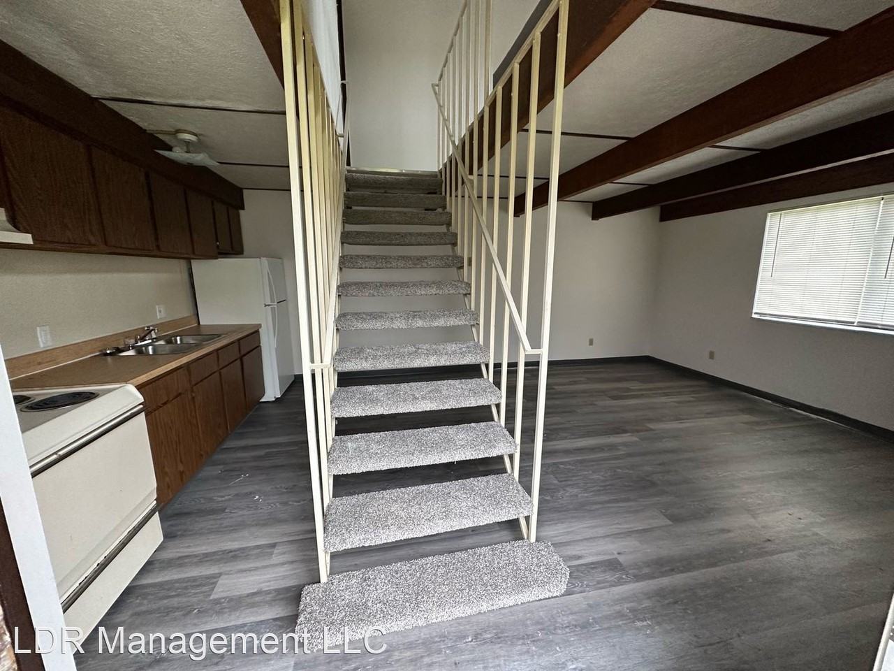 752-760 Moull St 879-913 Empire Dr - Photo 2 of 5