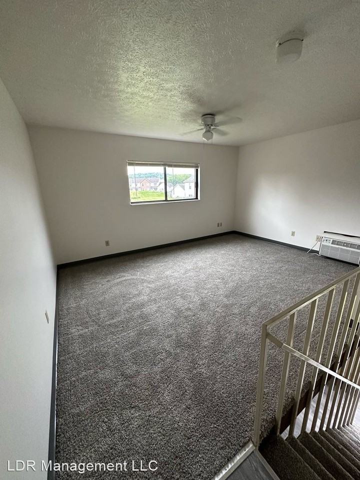 752-760 Moull St 879-913 Empire Dr - Photo 3 of 5