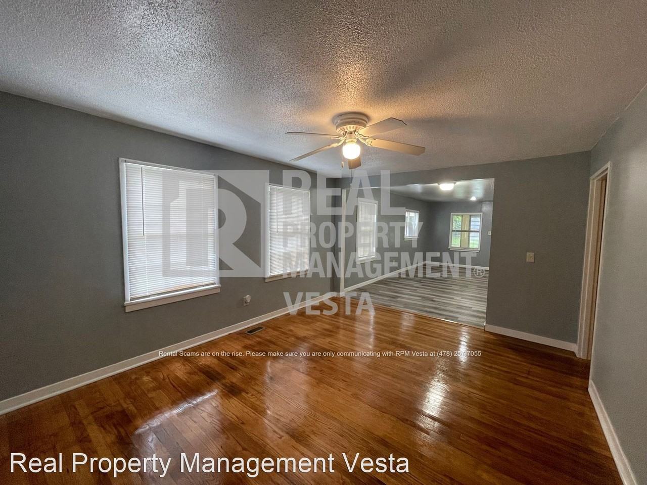 2875 Barrett Ave - Photo 3 of 18