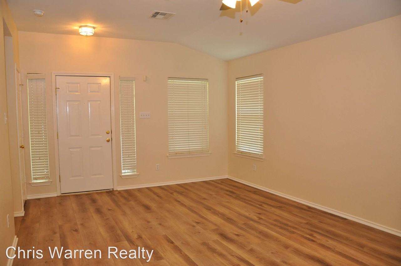 1505 Legend Oaks Ln - Photo 3 of 17