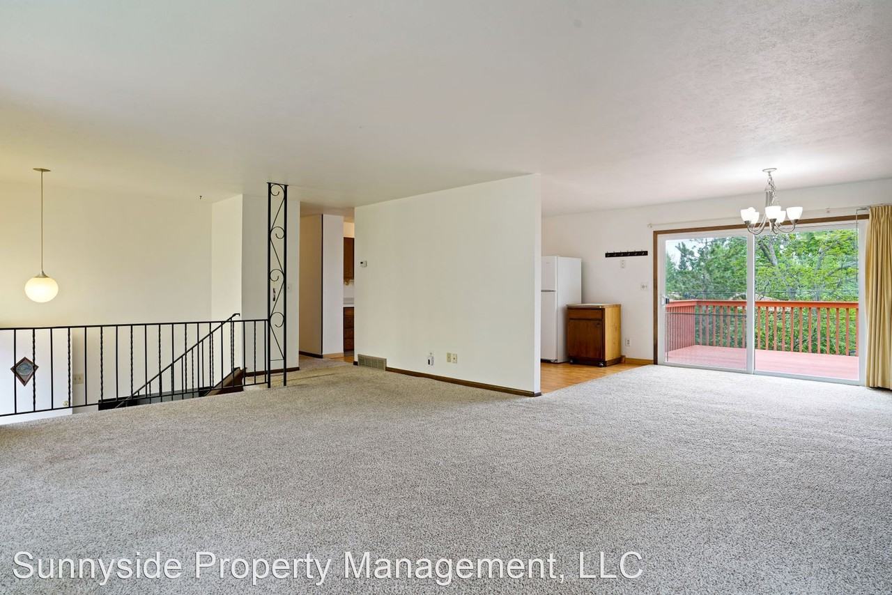 4376 Butler Cir - Photo 3 of 37