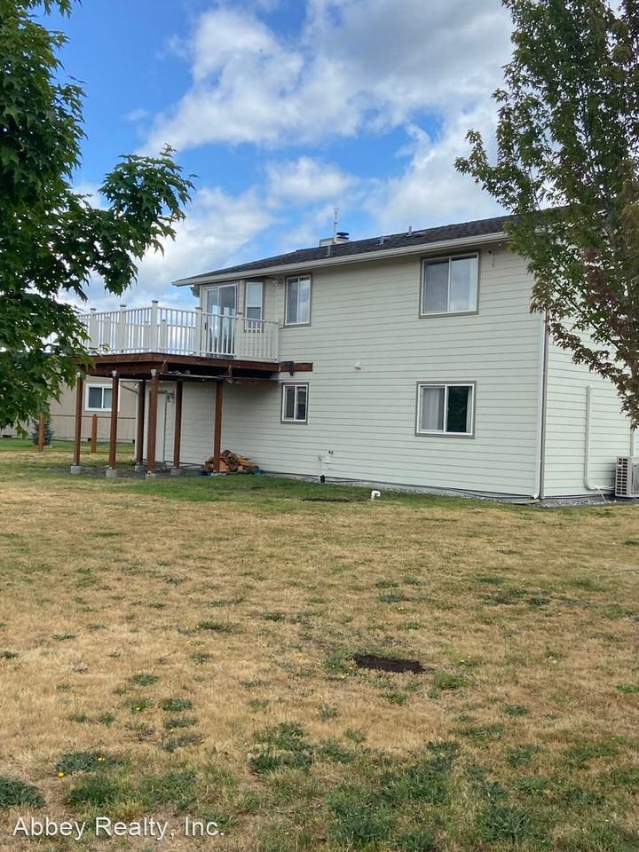 9947 Beth Ct Se - Photo 2 of 29